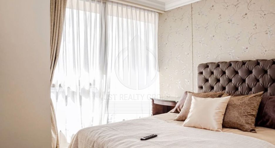 For rent 3 bedrooms condo in Khlong Toei, Bangkok
