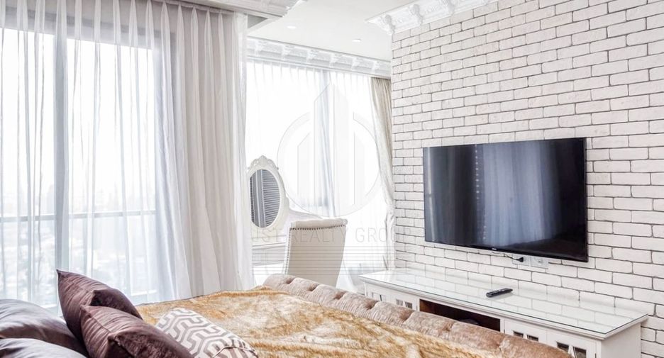 For rent 3 bedrooms condo in Khlong Toei, Bangkok