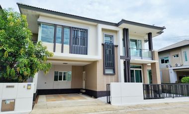 Haus zum Kauf mit 4 Zimmer in Taling Chan, Bangkok