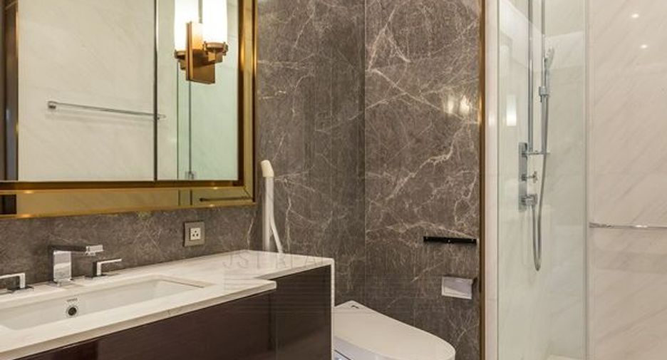 For sale 1 bed condo in Pathum Wan, Bangkok