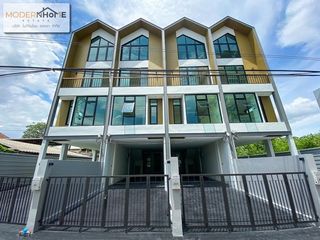 出售 3 卧室 联排别墅 在 Bang Na, 曼谷