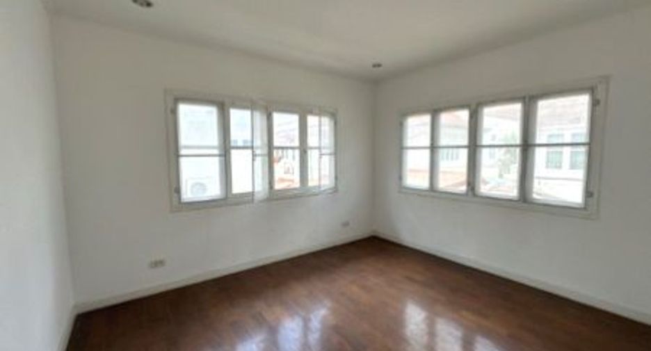 For sale 3 bedrooms house in Thanyaburi, Pathum Thani