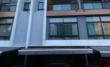 For rent 2 bed townhouse in Lat Phrao, Bangkok