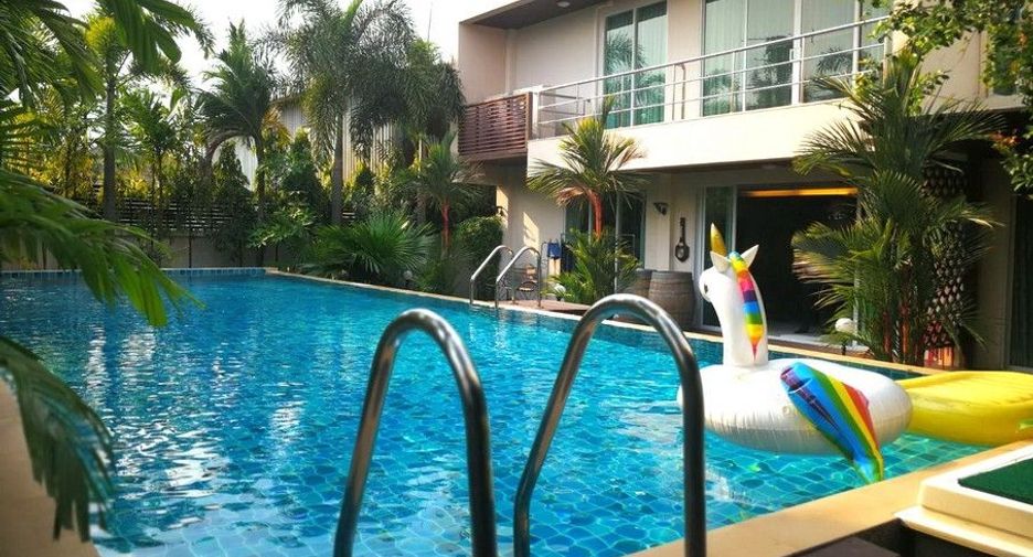 For sale 5 bed villa in Phra Khanong, Bangkok