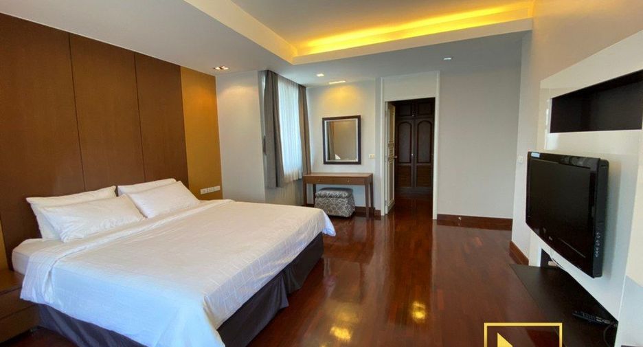 For rent 3 bedrooms condo in Khlong Toei, Bangkok