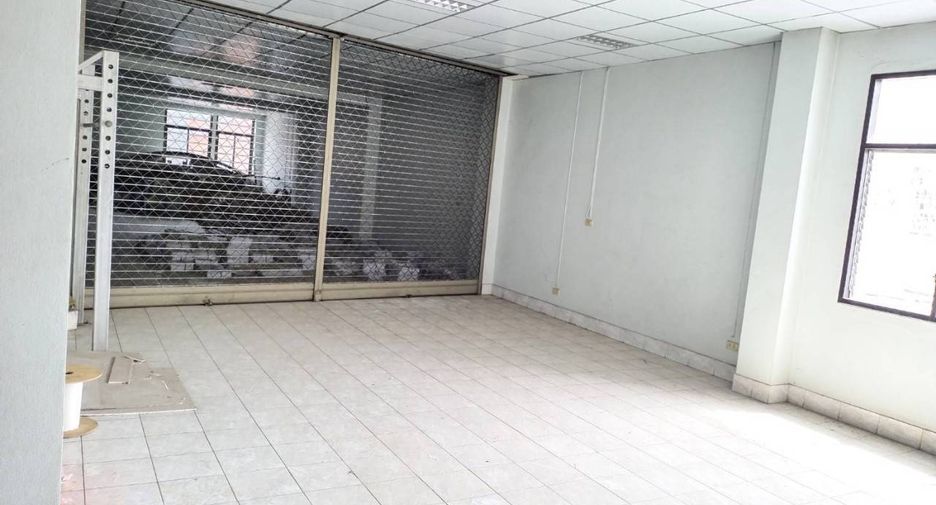 For sale 10 bed retail Space in Mueang Udon Thani, Udon Thani