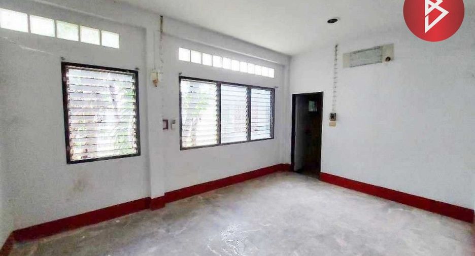 For sale 3 bed townhouse in Pak Tho, Ratchaburi