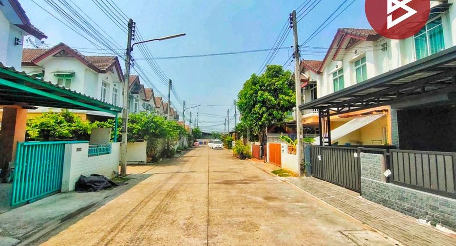 For sale 4 bed townhouse in Mueang Nakhon Pathom, Nakhon Pathom