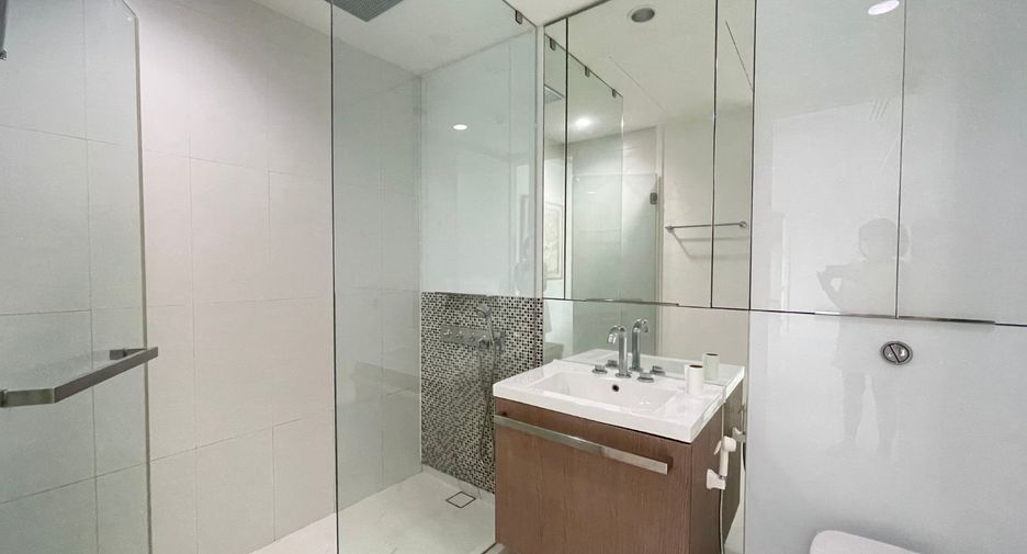 For rent 2 bedrooms condo in Pathum Wan, Bangkok