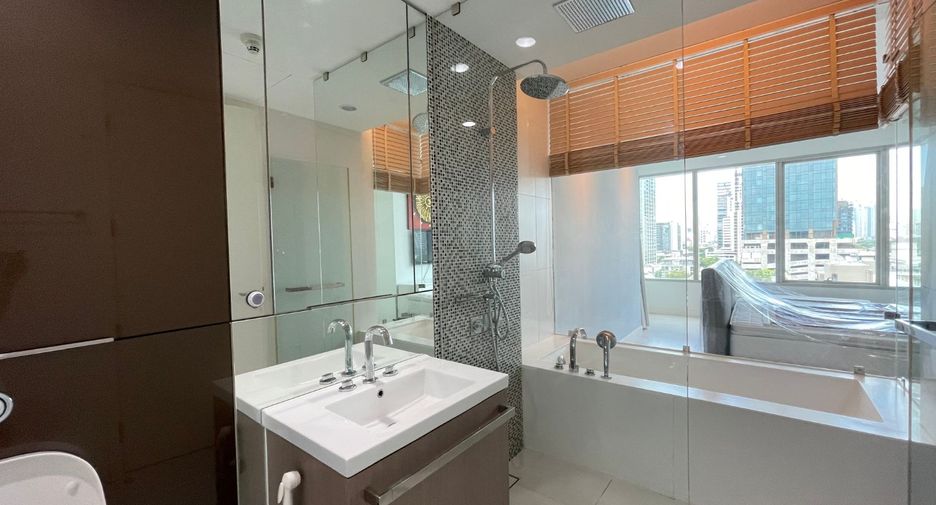 For rent 2 bedrooms condo in Pathum Wan, Bangkok