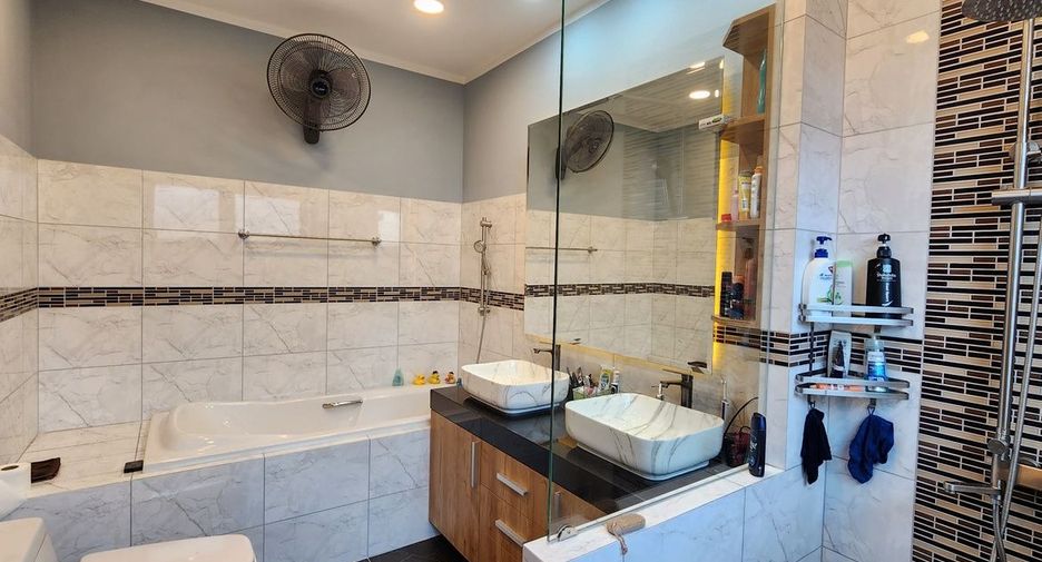 Haus zum Kauf mit 5 Zimmer in Bang Lamung, Chonburi