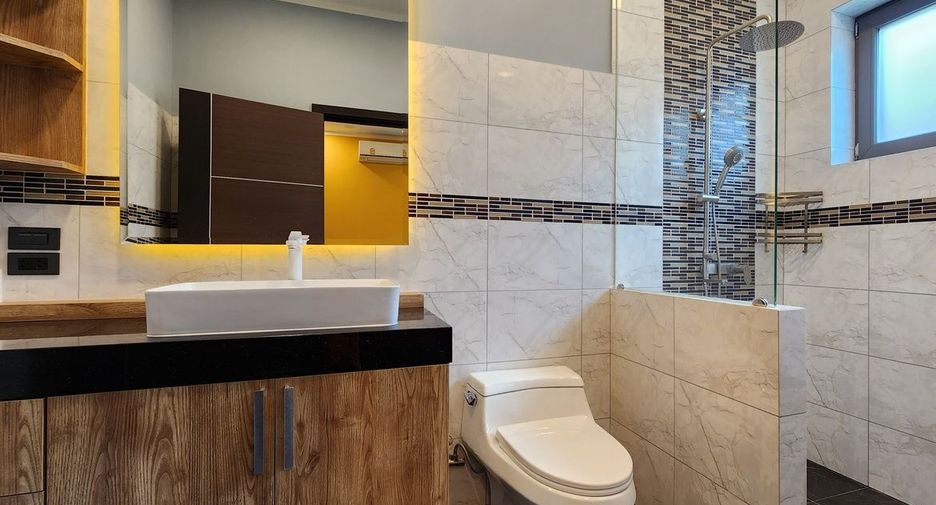 Haus zum Kauf mit 5 Zimmer in Bang Lamung, Chonburi