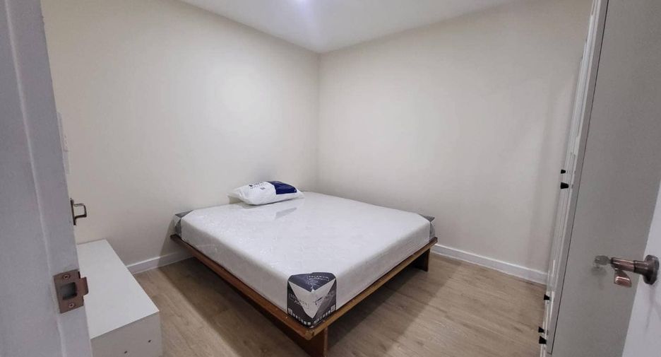 For rent 4 bedrooms condo in Watthana, Bangkok