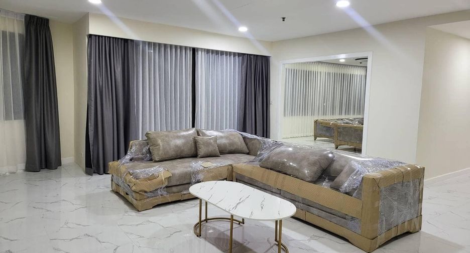 For rent 4 bedrooms condo in Watthana, Bangkok