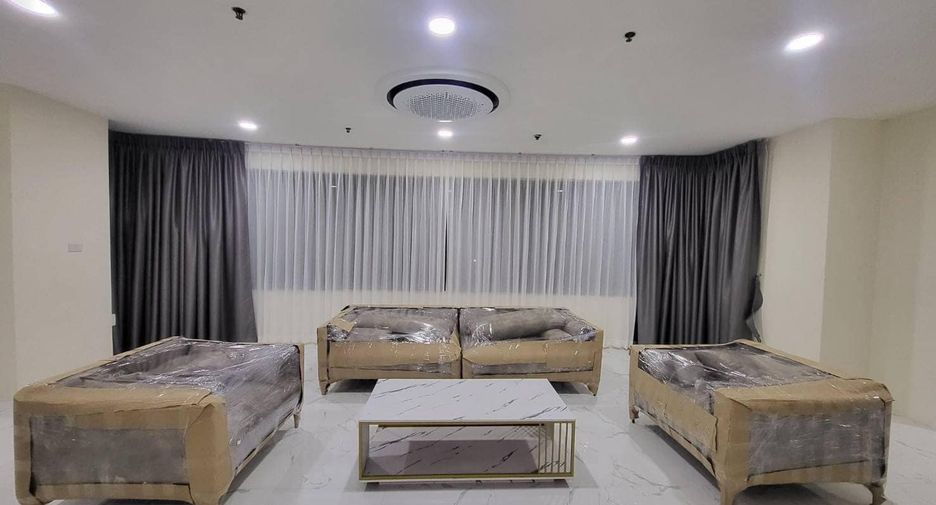 For rent 4 bedrooms condo in Watthana, Bangkok