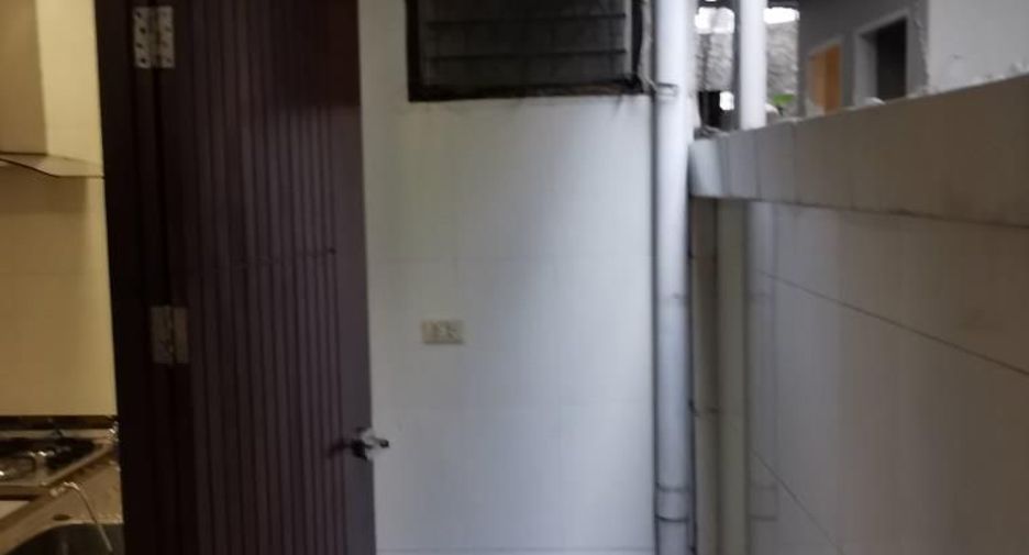À louer 3 chambres maison de ville à Khlong Toei, Bangkok