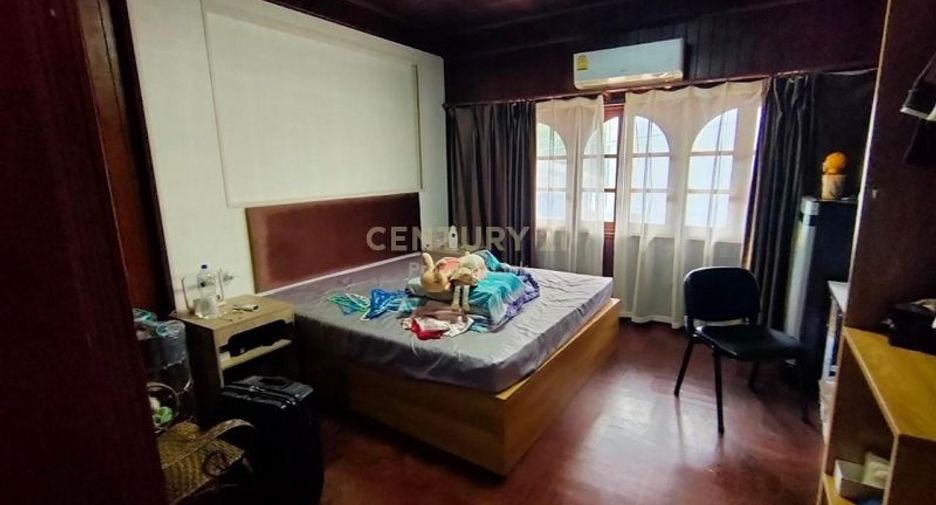 For rent 9 bedrooms retail Space in Chatuchak, Bangkok