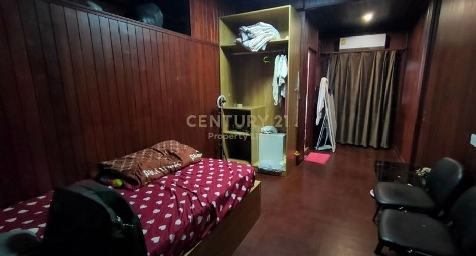 For rent 9 bedrooms retail Space in Chatuchak, Bangkok