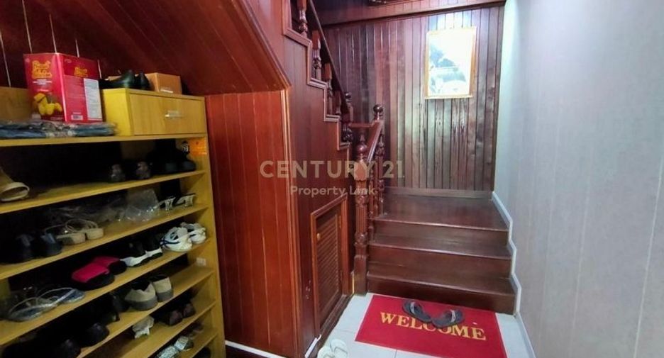 For rent 9 bedrooms retail Space in Chatuchak, Bangkok
