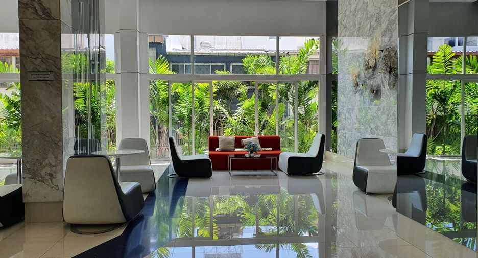 For rent retail Space in Yan Nawa, Bangkok