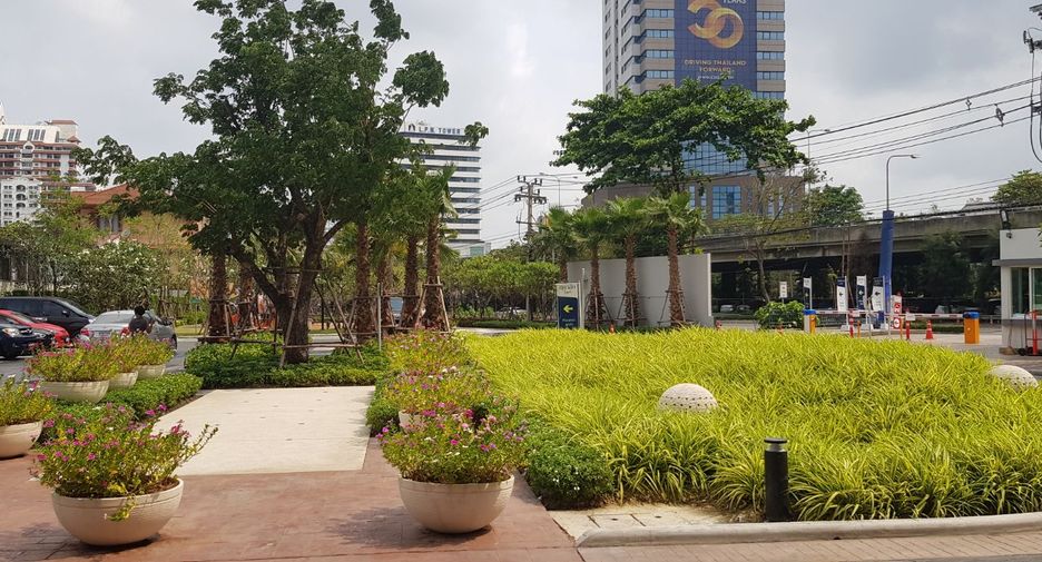 For rent retail Space in Yan Nawa, Bangkok
