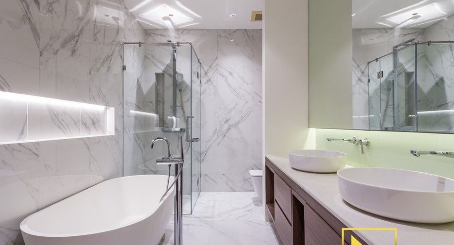 For rent 3 bedrooms condo in Khlong Toei, Bangkok