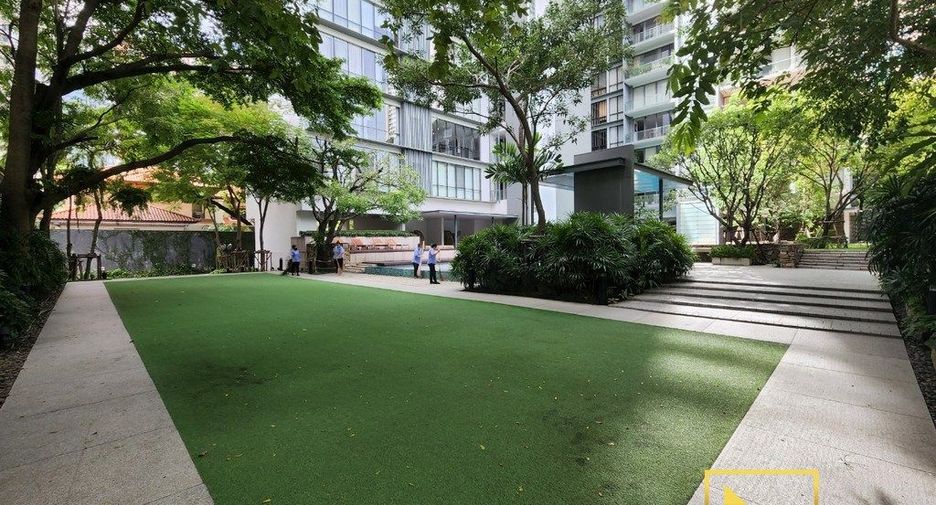 For rent 3 bedrooms condo in Khlong Toei, Bangkok