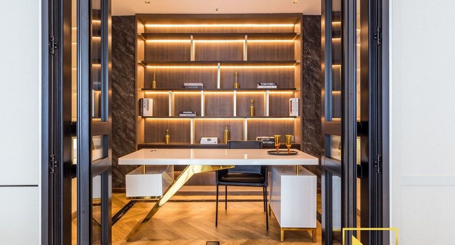 For rent 3 bedrooms condo in Khlong Toei, Bangkok