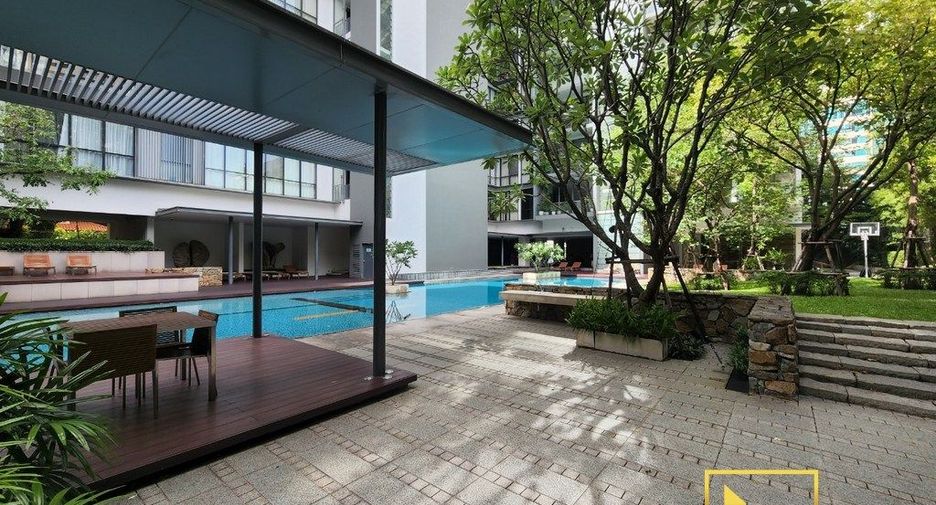 For rent 3 bedrooms condo in Khlong Toei, Bangkok
