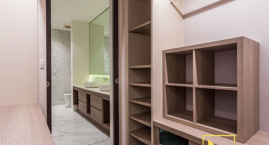 For rent 3 bedrooms condo in Khlong Toei, Bangkok