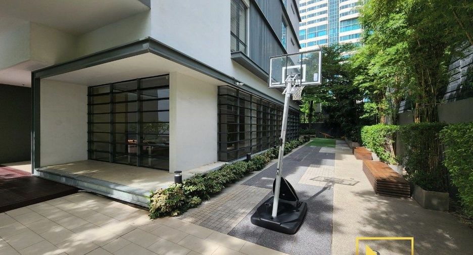 For rent 3 bedrooms condo in Khlong Toei, Bangkok