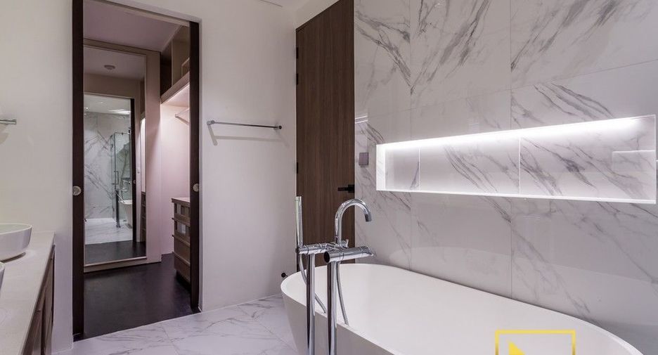 For rent 3 bedrooms condo in Khlong Toei, Bangkok
