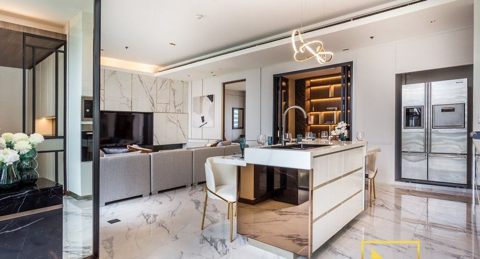 For rent 3 bedrooms condo in Khlong Toei, Bangkok