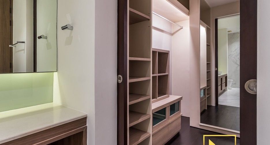For rent 3 bedrooms condo in Khlong Toei, Bangkok