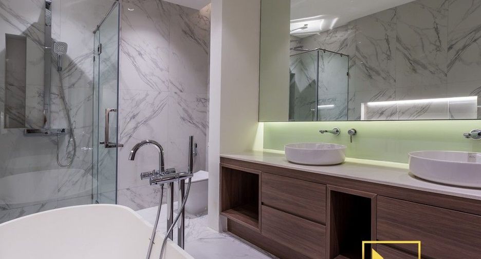 For rent 3 bedrooms condo in Khlong Toei, Bangkok