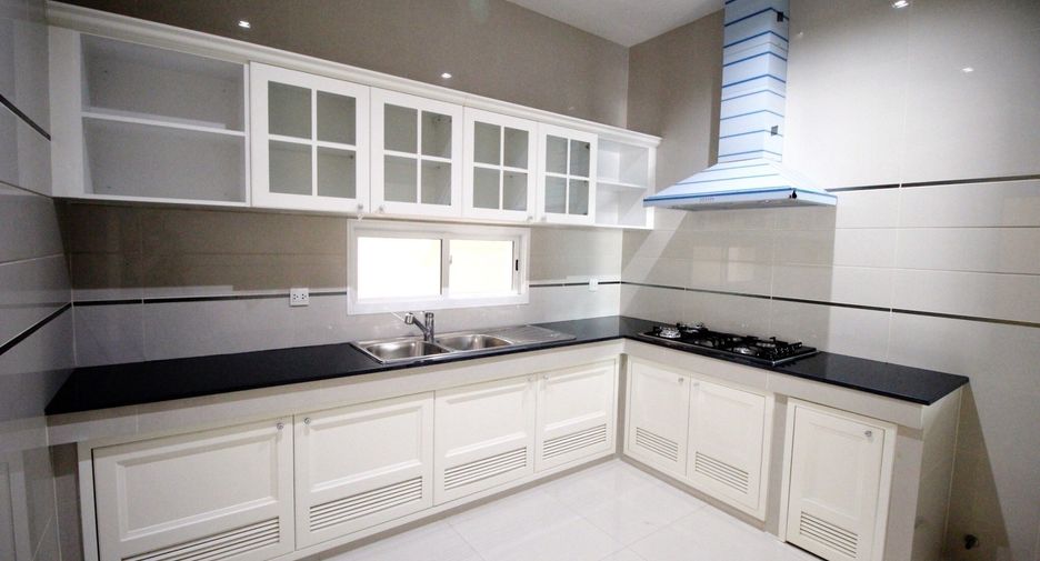 À louer et à vendre 4 chambres maison à Bang Phli, Samut Prakan