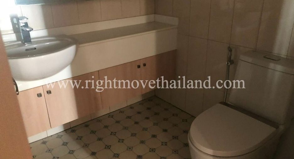 For sale 2 bedrooms condo in Sathon, Bangkok