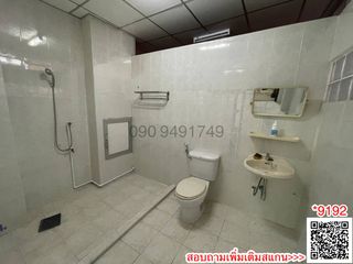 For rent 7 bedrooms townhouse in Yan Nawa, Bangkok