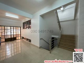 For rent 7 bedrooms townhouse in Yan Nawa, Bangkok