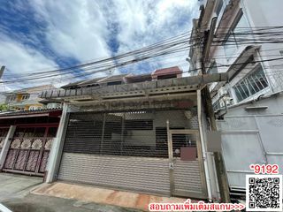 For rent 7 bedrooms townhouse in Yan Nawa, Bangkok