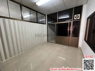 For rent 7 bedrooms townhouse in Yan Nawa, Bangkok