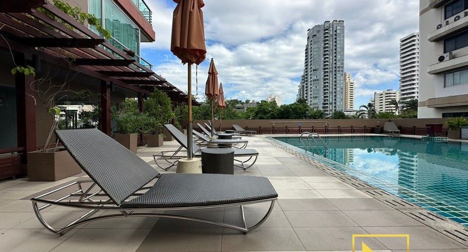 Apartamento con servicios en alquiler de 1 habitaciones en Khlong Toei, Bangkok