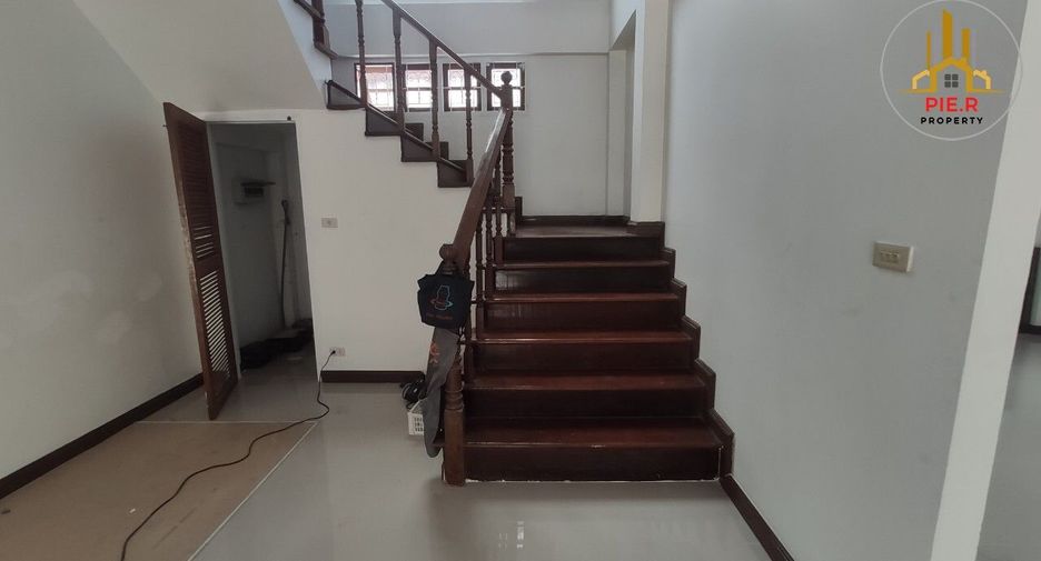 For sale 4 bedrooms house in Lat Krabang, Bangkok
