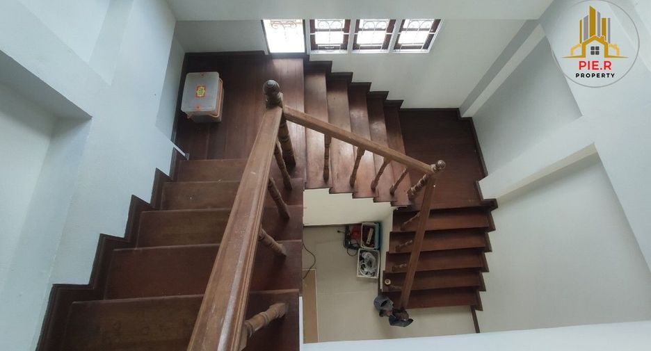 For sale 4 bedrooms house in Lat Krabang, Bangkok