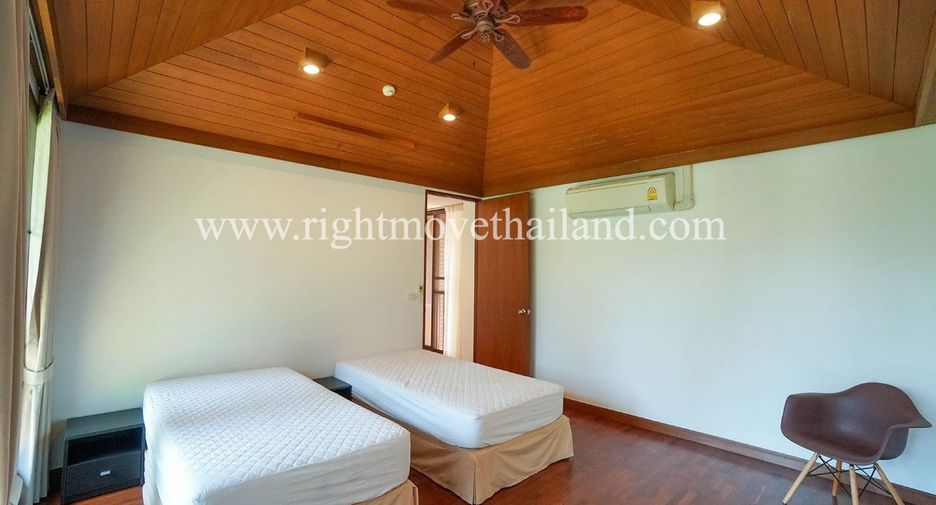 For rent 3 bedrooms townhouse in Khlong Toei, Bangkok