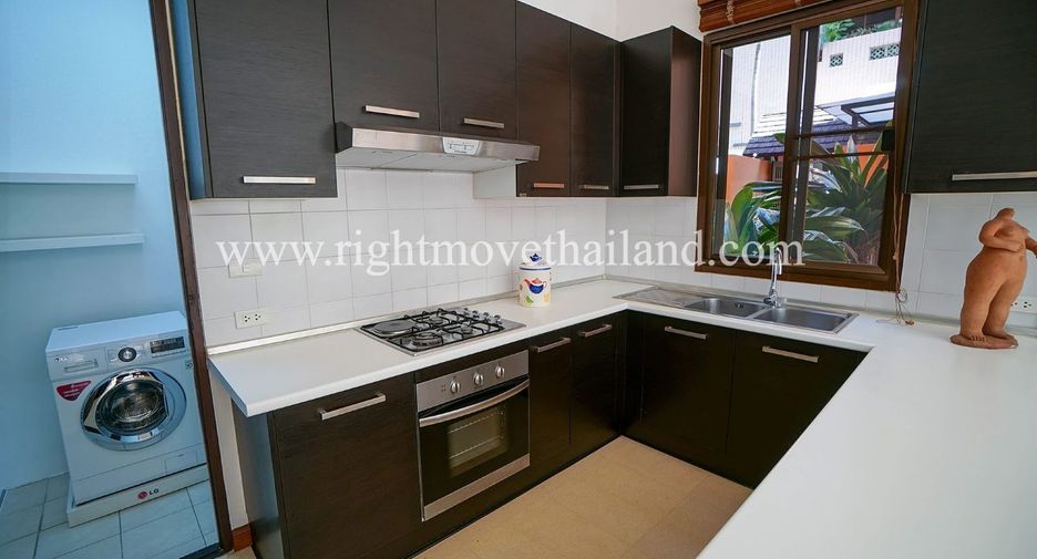 For rent 3 bedrooms townhouse in Khlong Toei, Bangkok