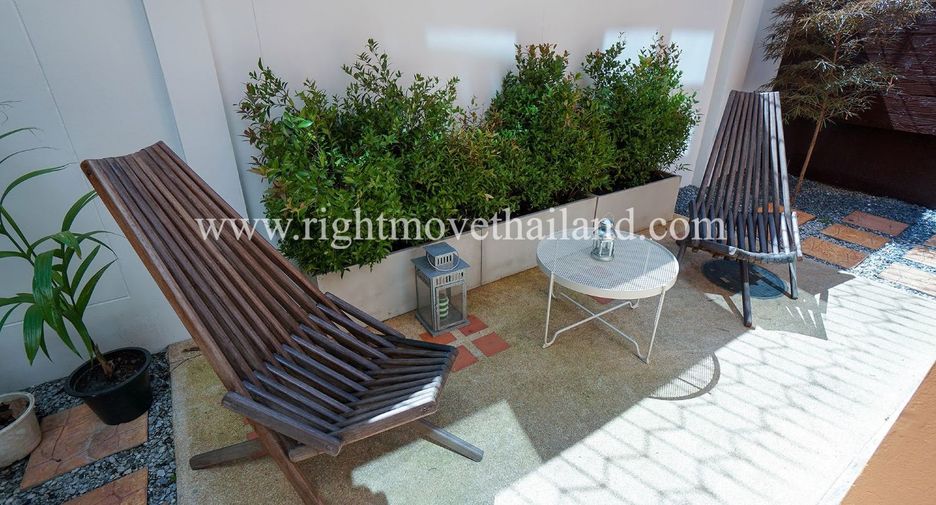 For rent 3 bedrooms townhouse in Khlong Toei, Bangkok