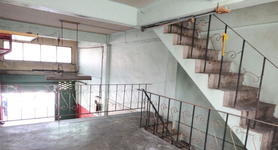 Local comercial en venta de 4 habitaciones en Bang Kruai, Nonthaburi