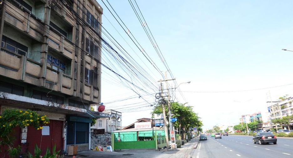 Local comercial en venta de 4 habitaciones en Bang Kruai, Nonthaburi