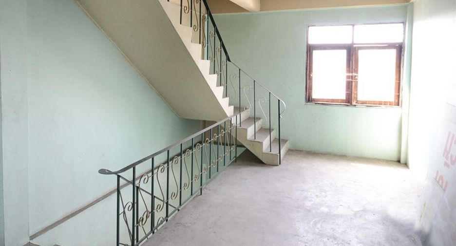Local comercial en venta de 4 habitaciones en Bang Kruai, Nonthaburi